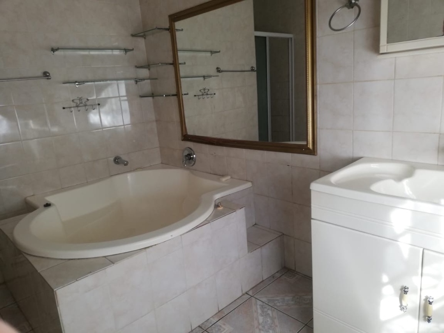 5 Bedroom Property for Sale in Stilfontein Ext 3 North West